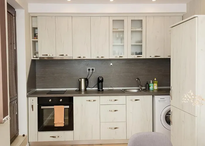 Seaview Haven - Elegant 2bd Flat In By Flat Mаnager Apartman